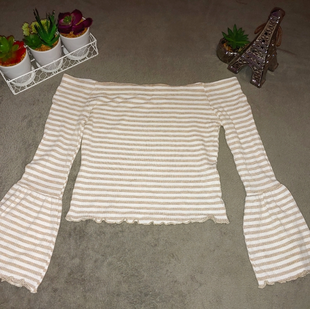 Trendy JS Off the Shoulder Top 🌿